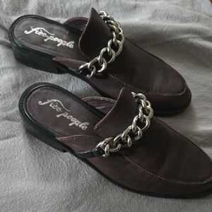 Free People Vida Mules in burgundy leather with a silver-tone chain. Women. 8.5